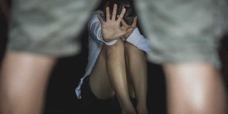 ಮಗುವಿಗೆ ಜನ್ಮ ನೀಡಿದ 10 ನೇ ತರಗತಿ ವಿದ್ಯಾರ್ಥಿನಿ: ಹಾಸ್ಟೆಲ್ ಸಿಬ್ಬಂದಿಯ ನಿರ್ಲಕ್ಷ್ಯದ ಬಗ್ಗೆ ಪಾಲಕರ ತೀವ್ರ ಆಕ್ರೋಶ