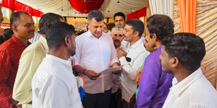 ಉಜಿರೆ ರಬ್ಬರ್ ಟ್ಯಾಪರ್ ಮತ್ತು ಕೃಷಿ ಮಜ್ದೂರ್ ಸಂಘದಿಂದ ಸಂಸದರಾದ ಕ್ಯಾ ! ಬ್ರಜೇಶ್ ಚೌಟ ಅವರಿಗೆ ಮನವಿ ಸಲ್ಲಿಕೆ