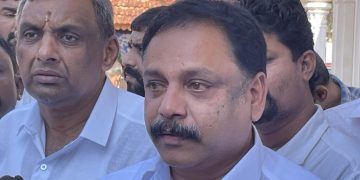 ಶ್ರೀನಿವಾಸ ಕಲ್ಯಾಣೊತ್ಸವ ಕಾರ್ಯಕ್ರಮದಲ್ಲಿ ಕಲ್ಯಾಣೋತ್ಸವದಲ್ಲಿ ಅವಮಾನ ಆರೋಪ :ಮಹಾಲಿಂಗೇಶ್ವರ ದೇವಸ್ಥಾನದಲ್ಲಿ ಪ್ರಸನ್ನ ಕುಮಾರ್ ಮಾರ್ತ ಪ್ರಾರ್ಥನೆ