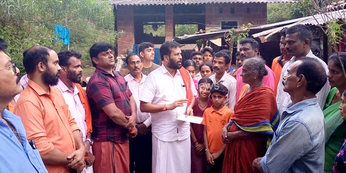 ಸೂರಂಬೈಲು ಅಗ್ನಿ ಅವಘಡದಿಂದ ಮನೆ ಸಂಪೂರ್ಣ ನಾಶ – ಪುತ್ತಿಲ ಪರಿವಾರ ಟ್ರಸ್ಟ್ನಿಂದ ನೆರವು