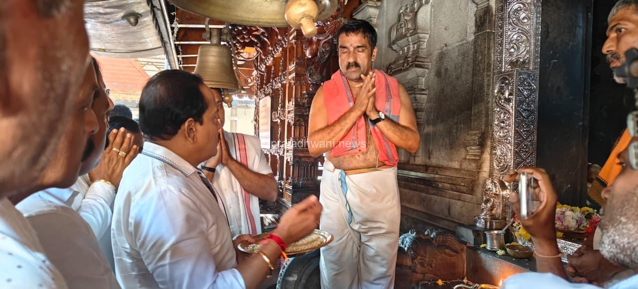 ಪುತ್ತೂರಿಗೆ ೩೦೦ ಬೆಡ್‌ಗಳ ಆಸ್ಪತ್ರೆ ಹಾಗೂ  ಮೆಡಿಕಲ್ ಕಾಲೇಜಿಗೆ ಸರಕಾರದ ಅಧಿಕೃತ ಆದೇಶ ದೇವಸ್ಥಾನ, ಮಸೀದಿ, ಚರ್ಚ್‌ಗಳಲ್ಲಿ ವಿಶೇಷ ಪ್ರಾರ್ಥನೆ ಸಲ್ಲಿಸಿದ ಶಾಸಕ ಅಶೋಕ್ ರೈ