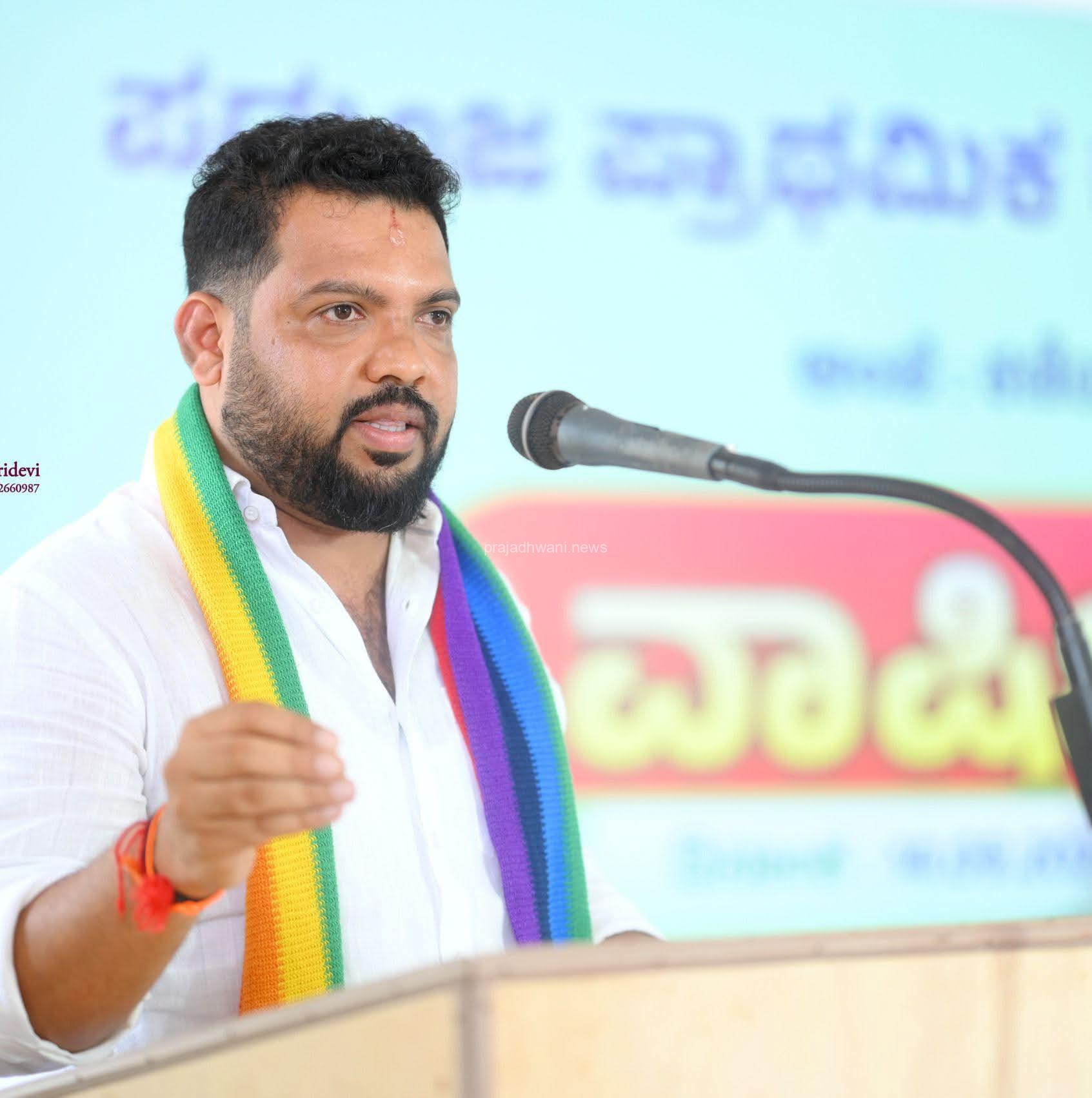 ಒಂದು ವಾರದ ಒಳಗೆ ಬೆಳೆ ವಿಮೆ ರೈತರ ಖಾತೆಗೆ ಜಮೆ ಮಾಡದೇ ಇದ್ದಲ್ಲಿ ಕಾನೂನು ಹೋರಾಟ : ಪದ್ಮುಂಜ ಪ್ರಾಥಮಿಕ ಕೃಷಿ ಪತ್ತಿನ ಸಹಕಾರಿ ಸಂಘದ ಅಧ್ಯಕ್ಷ ರಕ್ಷಿತ್ ಪಣೆಕ್ಕರ