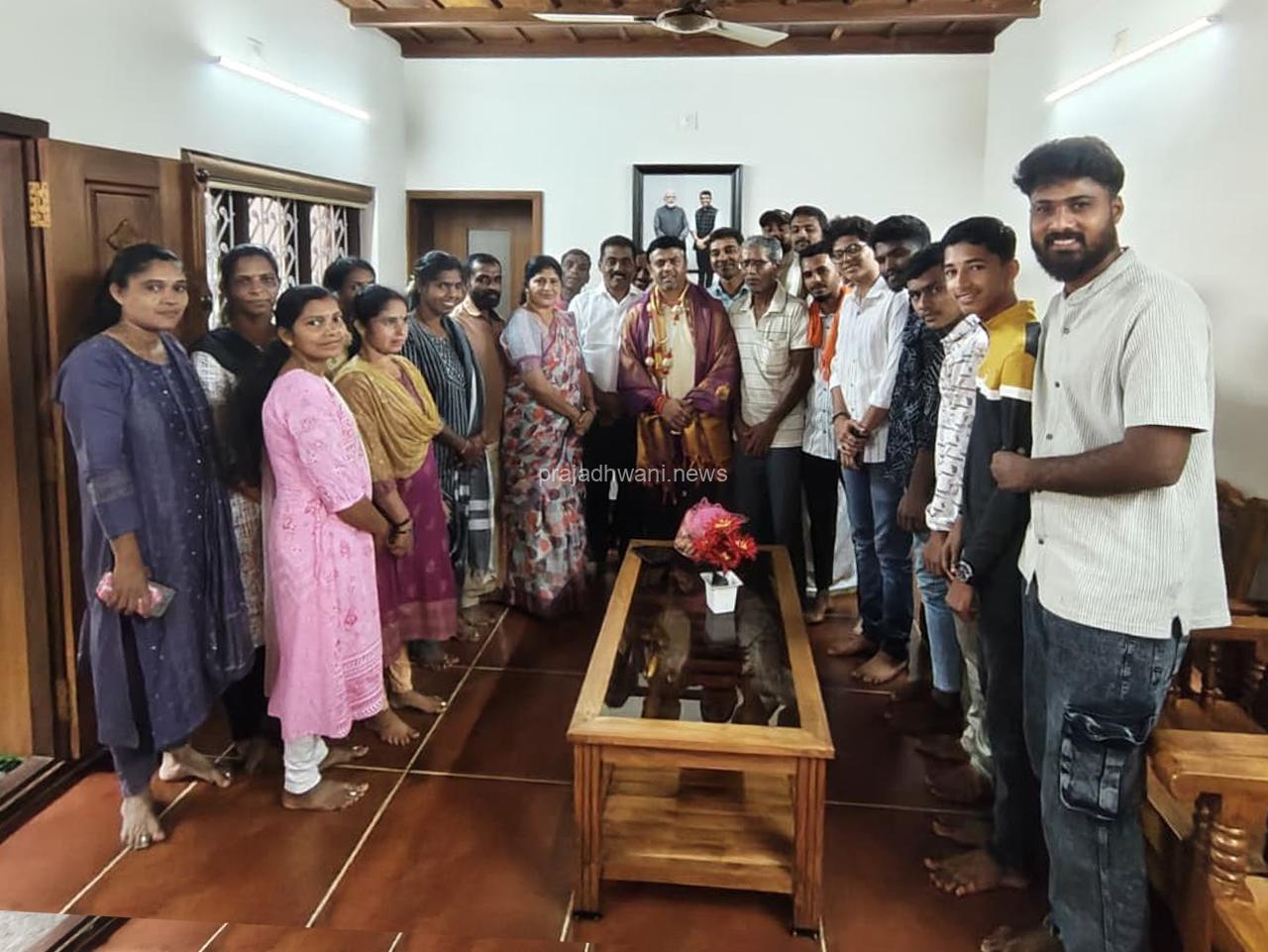 ಬೆಳ್ತಂಗಡಿ ಆರಂಬೋಡಿ ಗ್ರಾಮದ ಕುದುಂಬುಡ -ಕೊಮ್ಮಡ ರಸ್ತೆ  ತಡೆಗೋಡೆ ನಿರ್ಮಾಣಕ್ಕೆ ರೂ.1.00 ಕೋಟಿ ಅನುದಾನ ನೀಡಿದ ತಾಲೂಕಿನ ಜನಪ್ರಿಯ ಶಾಸಕರಾದ ಶ್ರೀ ಹರೀಶ್ ಪೂಂಜರಿಗೆ ಗ್ರಾಮಸ್ಥರಿಂದ ಅಭಿನಂದನೆ