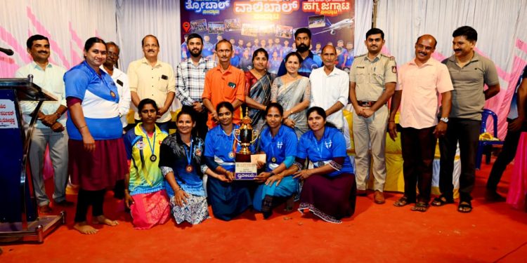 ಶಿವಫ್ರೆಂಡ್ಸ್ ಕುರಾಯ ಪುರುಷರ ಮತ್ತು ಮಹಿಳೆಯರ ಮುಕ್ತ ಸಿಂಗಲ್ ಗ್ರಿಪ್ ಮಾದರಿಯ ಹಗ್ಗಜಗ್ಗಾಟ ಪಂದ್ಯಾಟ ಹಾಗೂ ಮಹಿಳೆಯರ ಮುಕ್ತ ತ್ರೋಬಾಲ್ ಪಂದ್ಯಾಟ ಮತ್ತು ಸಾಧಕರಿಗೆ ಸನ್ಮಾನ