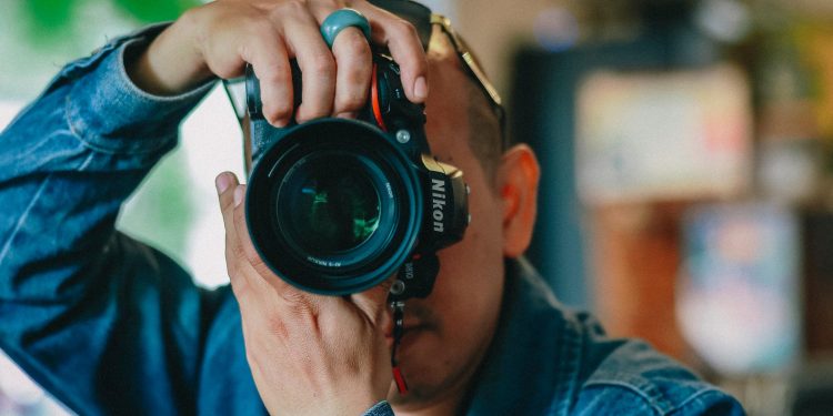 ಆನ್ಲೈನ್ ಫೋಟೋಗ್ರಾಫರ್‌ಗಳಿಗಿಂತ ಸಂಪ್ರದಾಯಿಕ ಸ್ಥಳೀಯ ಫೋಟೋಗ್ರಾಫರ್‌ರ ಮಹತ್ವ, ಅನುಭವವೇ ಅವರ ಶಕ್ತಿ