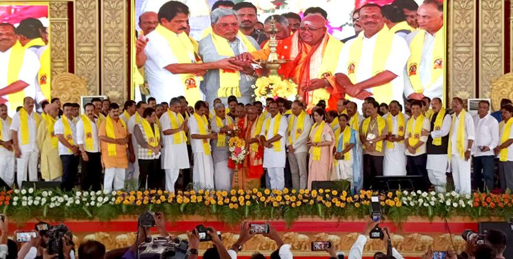 ಶಿವಗಿರಿ ಶಾಖಾ ಮಠ ಸ್ಥಾಪನೆಗೆ 5 ಎಕರೆ ಜಮೀನು ಘೋಷಣೆ ಜಾಗ ಗುರುತಿಸಲು ಬಿಲ್ಲವ ಸಮಾಜದ ಮುಖಂಡರಿಗೆ ಸೂಚಿಸಿದ : ಸಿಎಂ