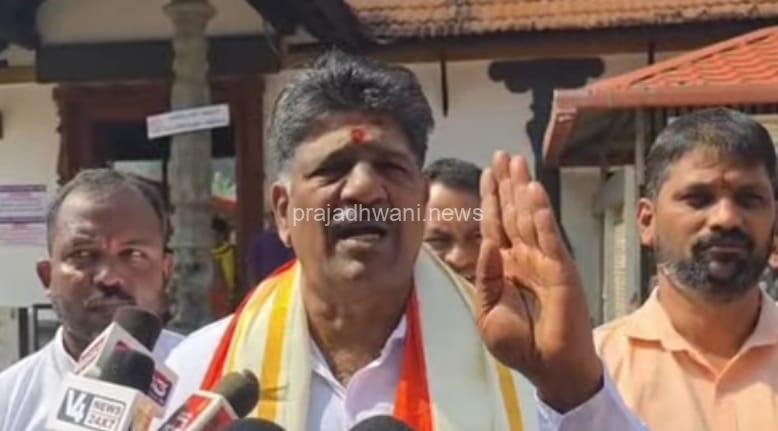 ಪುತ್ತೂರು ಮಹಾಲಿಂಗೇಶ್ವರ ದೇವಸ್ಥಾನಕ್ಕೆ ಮಹೇಶ್ ಶೆಟ್ಟಿ ತಿಮರೋಡಿ ಭೇಟಿ :ಪುತ್ತೂರು ಎಸಿ ಕೋರ್ಟ್‌ಗೆ ಹಾಜರಾಗುವ ಮುನ್ನ ಪ್ರಾರ್ಥನೆ