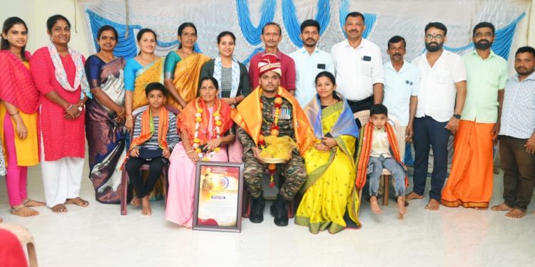 ದೇಶದ ಸೈನ್ಯದಲ್ಲಿ ಸೇವೆಗೈದು ನಿವೃತ್ತರಾಗಿ ಹುಟ್ಟೂರಿಗೆ ಆಗಮಿಸಿದ ಮುಗೇರಡ್ಕ ಶ್ರೀ ಅಶೋಕ್ ಪಿ.ಎಲ್ ರವರಿಗೆ ಬಂದಾರು ಗ್ರಾಮ ಪಂಚಾಯತ್ ವತಿಯಿಂದ ಸನ್ಮಾನ