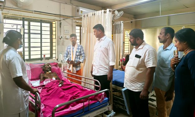 ಅಪಘಾತದಲ್ಲಿ ಗಂಭೀರ ಗಾಯಗೊಂಡು ಮಂಚ ಗುರಿಪಳ್ಳ ಇವರಿಗೆ ರಕ್ಷಿತ್ ಶಿವರಾಂ ವಾಟರ್ ಬೆಡ್ ಹಸ್ತಾಂತರ