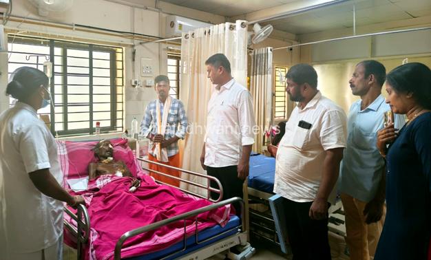 ಅಪಘಾತದಲ್ಲಿ ಗಂಭೀರ ಗಾಯಗೊಂಡು ಮಂಚ ಗುರಿಪಳ್ಳ ಇವರಿಗೆ ರಕ್ಷಿತ್ ಶಿವರಾಂ ವಾಟರ್ ಬೆಡ್ ಹಸ್ತಾಂತರ