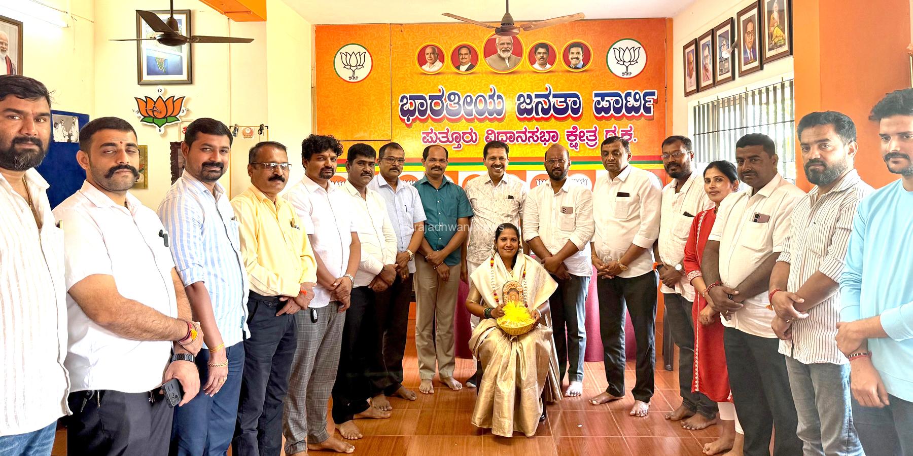 ಪುತ್ತೂರು: ಬಿಜೆಪಿ ವತಿಯಿಂದ ಒಳಮೊಗ್ರು ಗ್ರಾಮ ಪಂಚಾಯತ್ ಅಧ್ಯಕ್ಷರಿಗೆ ಗೌರವಾರ್ಪಣೆ