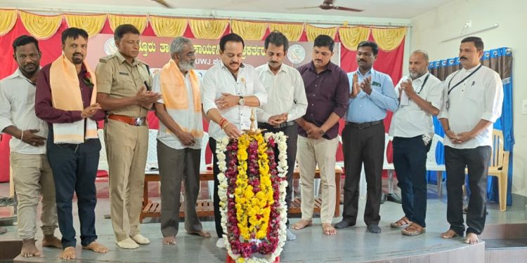 ಪುತ್ತೂರು ತಾಲೂಕು ಕಾರ್ಯನಿರತ ಪತ್ರಕರ್ತರ ಸಂಘದ ಪದಗ್ರಹಣ ಸಮಾರಂಭ: ಸಂವಿಧಾನ ಉಲ್ಲಂಘಿಸುವ ಶಕ್ತಿಗಳನ್ನು ತಡೆಯುವ ಕೆಲಸ ಮಾಧ್ಯಮಗಳಿಂದಾಗಬೇಕು- ಶಾಸಕ ಅಶೋಕ್ ರೈ