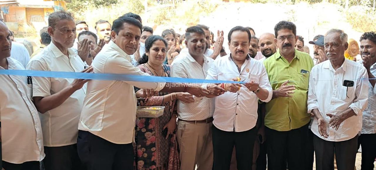 ಪುತ್ತೂರು: ಸೇಡಿಯಾಪುನಲ್ಲಿ ನಡೆದ ನೂತನ ರಿಕ್ಷಾ ತಂಗುದಾಣದ ಉದ್ಘಾಟನೆ: ರಿಕ್ಷಾದಲ್ಲೇ ಬಂದ ಶಾಸಕ ಅಶೋಕ್ ರೈ