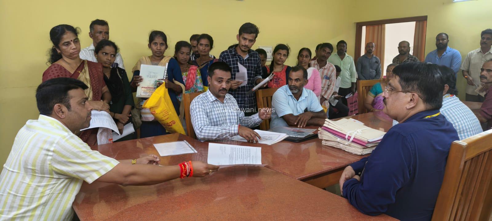 ಕಟ್ಟಡ ಮತ್ತು ಇತರ ನಿರ್ಮಾಣ ಕಾರ್ಮಿಕರ ಸಮಸ್ಯೆಗಳನ್ನು ಕಾರ್ಮಿಕರ ಕುಂದುಕೊರತೆ ಸಭೆಯಲ್ಲಿ ಆಲಿಸಿದ ಶಾಸಕ ಹರೀಶ್ ಪೂಂಜ