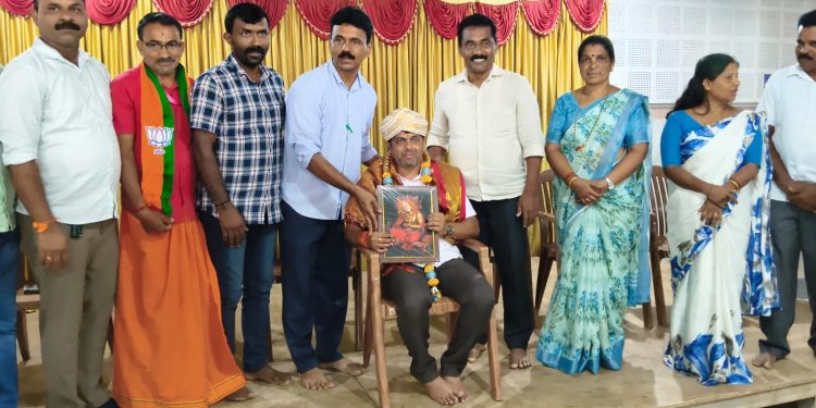 ಮಂತ್ರಾಳಯಮ್ ಪರಿಮಳ ಪ್ರಶಸ್ತಿ 2026ಕ್ಕೆ ಭಾಜನರಾದ ಶಾಸಕರಾದ ಶ್ರೀ ಹರೀಶ್ ಪೂಂಜವರನ್ನು ಭಾಜಪಾ ಬೆಳ್ತಂಗಡಿ ಮಂಡಲದ ವತಿಯಿಂದ ಗೌರವಿಸಲಾಯಿತು