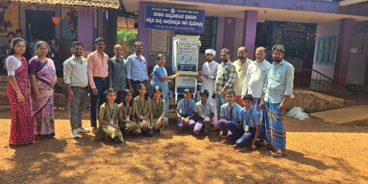 ಬಂದಾರು :ಮಾ.11 ಬಂದಾರು ಗ್ರಾಮ ಮೈರೋಳ್ತಡ್ಕ ಸರಕಾರಿ ಉನ್ನತೀಕರಿಸಿದ ಕನ್ನಡ ಮತ್ತು ಆಂಗ್ಲ ಮಾಧ್ಯಮ ಶಾಲೆಗೆ ಅಂಡೆಕೇರಿ ಬದ್ರಿಯಾ ಜುಮಾ ಮಸೀದಿ ಯವರಿಂದ ಶುದ್ಧ ನೀರಿನ ಘಟಕದ ಕೊಡುಗೆ