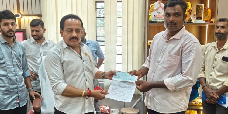 ಮುಖ್ಯಮಂತ್ರಿ ಪರಿಹಾರ ನಿಧಿಯಿಂದ ಜೇನು ನೊಣ ಕಡಿತಕ್ಕೆ ಮೃತ ಬಾಲಕಿ ಕುಟುಂಬಕ್ಕೆ 5 ಲಕ್ಷ ಪರಿಹಾರ