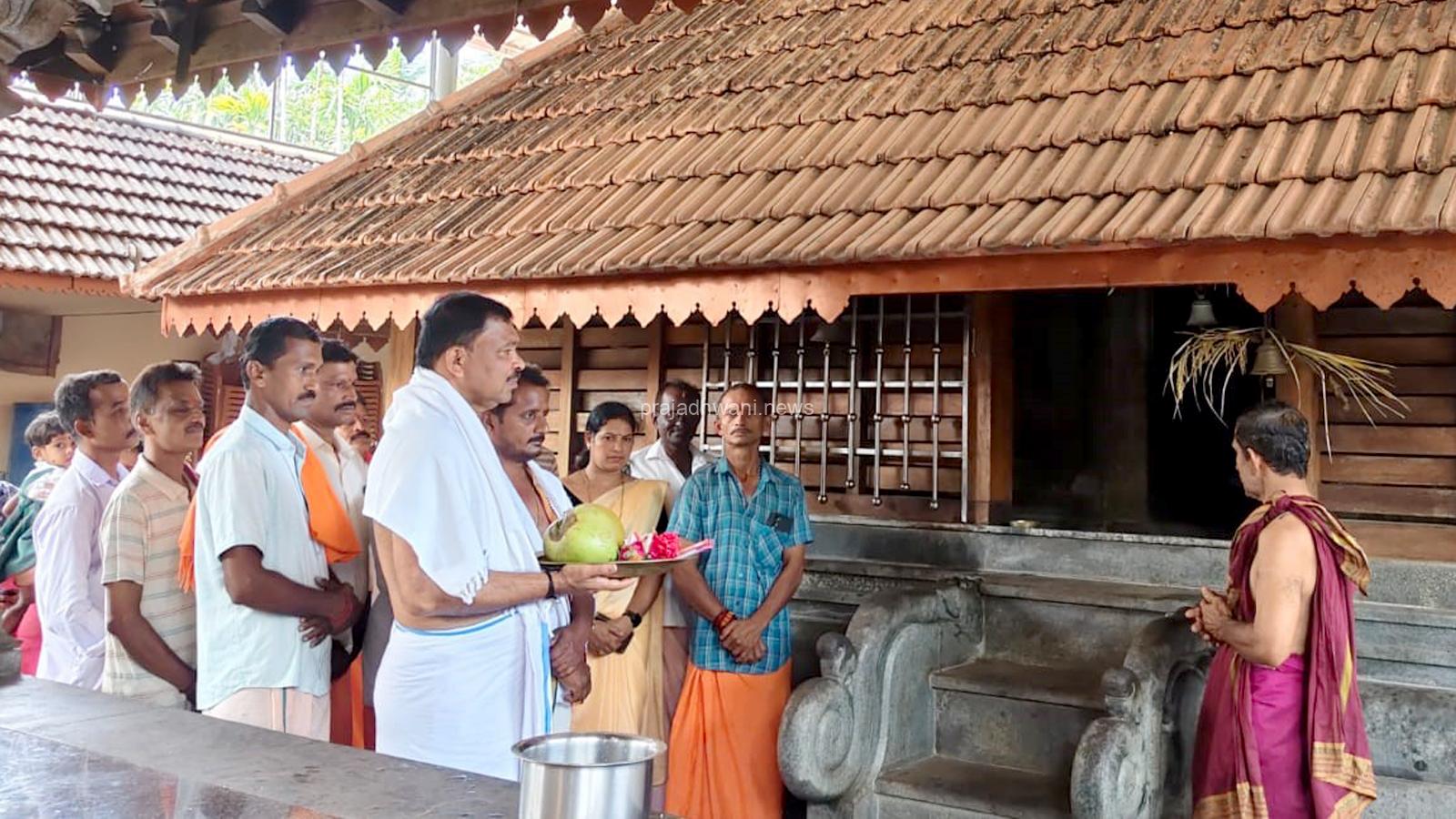 ಬಂದಾರು: ಏಪ್ರಿಲ್ 02 ರಿಂದ 10 ರವರೆಗೆ ನಡೆಯಲಿರುವ ಕುರಾಯ ಶ್ರೀ ಸದಾಶಿವ ದೇವರ ಪ್ರತಿಷ್ಠಾ ಮಹೋತ್ಸವ ಮತ್ತು ವಾರ್ಷಿಕ ಜಾತ್ರೋತ್ಸವದ ಆಮಂತ್ರಣ ಪತ್ರಿಕೆ ಬಿಡುಗಡೆ