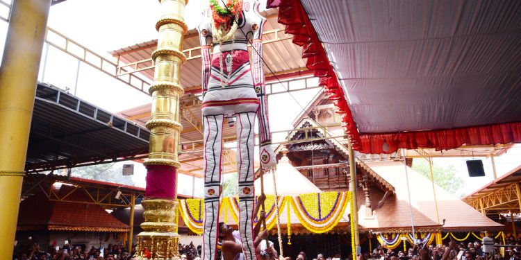 ಮಹಾತೋಬಾರ ಪುತ್ತೂರು ಶ್ರೀ ಮಹಾಲಿಂಗೇಶ್ವರ ದೇವಸ್ಥಾನದ ವಾರ್ಷಿಕ ಜಾತ್ರೆಗೆ ಧ್ವಜಾರೋಹಣಗೊಂಡು ಚಾಲನೆ-ಭಕ್ತಾದಿಗಳಿಂದ ಹೊರಕಾಣಿಕೆಯ ಮಹಾಪೂರ