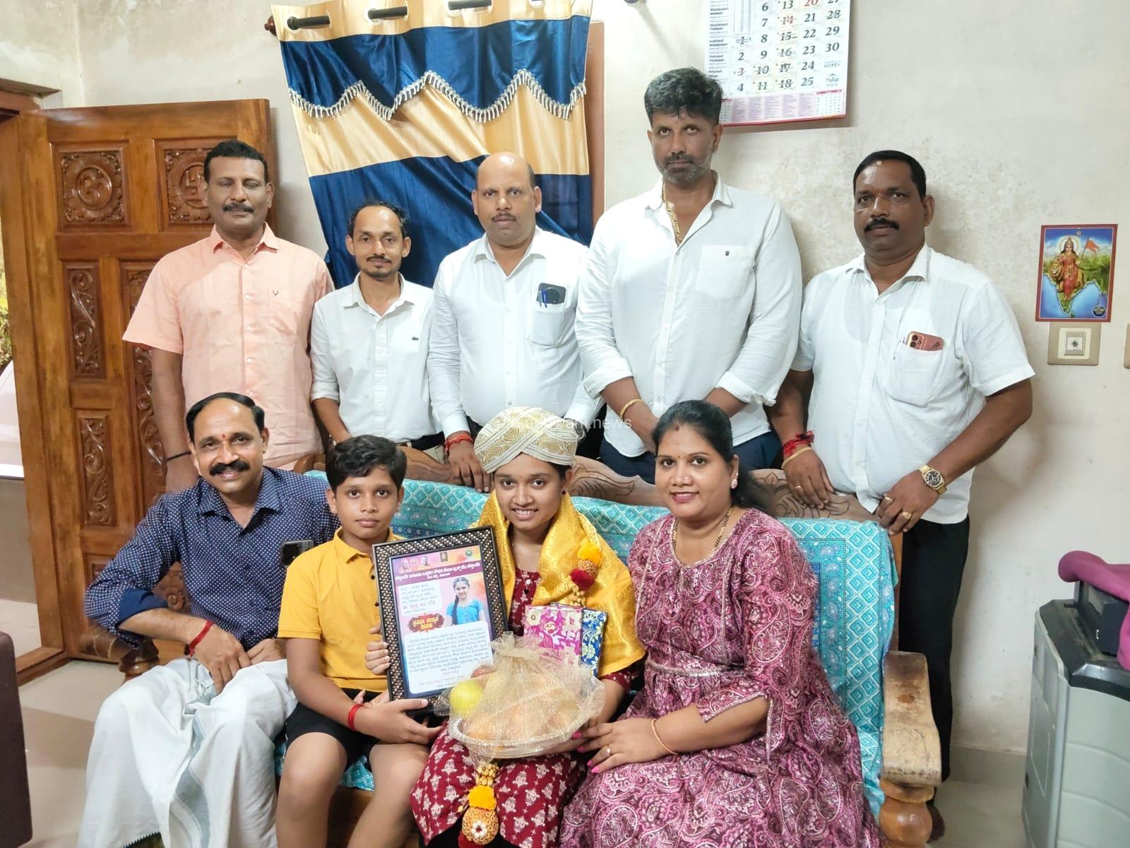 ಬೆಳ್ತಂಗಡಿ ತಾಲೂಕು ಒಕ್ಕಲಿಗ ಗೌಡರ ಸೇವಾ ಟ್ರಸ್ಟ್ (ರಿ) ವತಿಯಿಂದ ಎಸ್. ಎಸ್. ಎಲ್. ಸಿ ಪರೀಕ್ಷೆಯಲ್ಲಿ ರಾಜ್ಯಕ್ಕೆ 6 ನೇ ಸ್ಥಾನ ಪಡೆದ ಕು. ಪ್ರಾಪ್ತಿ ಗೌಡ ಗೆ ಸನ್ಮಾನ