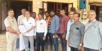 ಬಕ್ರೀದ್ ಹಬ್ಬದ ಸಂದರ್ಭದಲ್ಲಿ ಗೋವಂಶಗಳ ಅಕ್ರಮ ಸಾಗಾಣಿಕೆ ಮತ್ತು ಗೋ ಹತ್ಯೆ ತಡೆಗಟ್ಟುವ ಕುರಿತು-ವಿಶ್ವ ಹಿಂದೂ ಪರಿಷದ್‌ ಬಜರಂಗದಳ ವತಿಯಿಂದ ಪುತ್ತೂರು ಪೋಲಿಸ್ ಠಾಣೆಗೆ ಮನವಿ