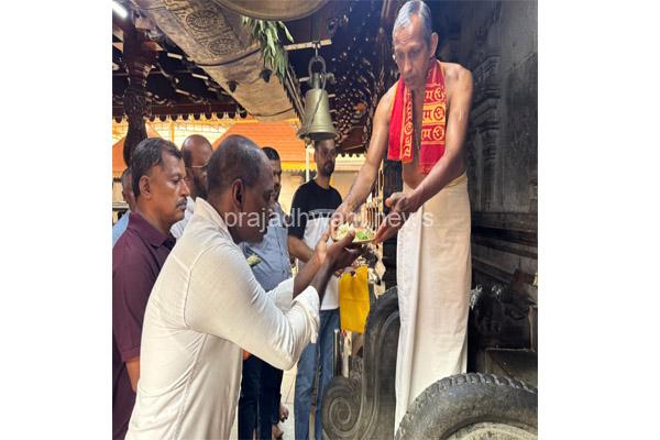 ಮಹಾಲಿಂಗೇಶ್ವರ ದೇವಸ್ಥಾನದಲ್ಲಿ ಶಾಸಕ ಅಶೋಕ್ ಕುಮಾರ್ ರೈ ಅವರು ಮುಂದಿನ ನೂತನ ಸಚಿವ ಸಂಪುಟದಲ್ಲಿ ಸಚಿವರಾಗಲೆಂದು ವಿಶೇಷ ಪ್ರಾರ್ಥನೆ
