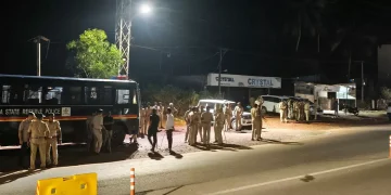 ಪೊಲೀಸರ ಎದುರೇ ವಿವಾದಿತ ಮುರಿನಕಟ್ಟೆ ಧ್ವಂಸ – ತೀವ್ರ ಉದ್ವಿಗ್ನತೆ ​: 3 ದಿನ ಇಡೀ ಭಟ್ಕಳ ಪಟ್ಟಣದಲ್ಲಿ ನಿಷೇಧಾಜ್ಞೆ ಜಾರಿ!