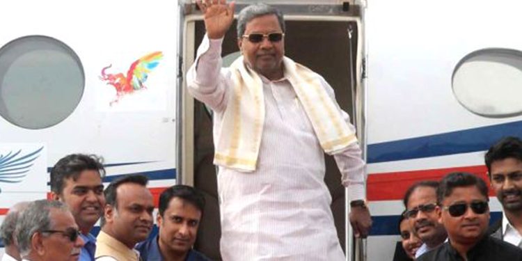 ರಾಜೀನಾಮೆ ಸಲ್ಲಿಸಿ ವಿಶೇಷ ವಿಮಾನದ ಮೂಲಕ ದೆಹಲಿಗೆ ತೆರಳಿದ ಮಾಜಿ ಸಿಎಂ ಸಿದ್ದರಾಮಯ್ಯ & ಟೀಂ