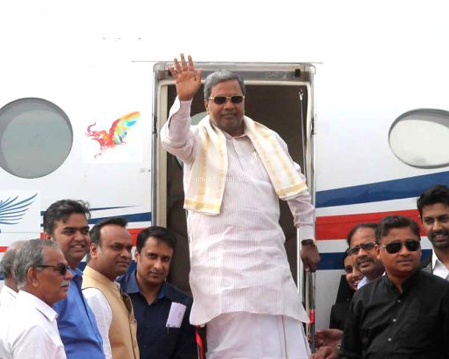ರಾಜೀನಾಮೆ ಸಲ್ಲಿಸಿ ವಿಶೇಷ ವಿಮಾನದ ಮೂಲಕ ದೆಹಲಿಗೆ ತೆರಳಿದ ಮಾಜಿ ಸಿಎಂ ಸಿದ್ದರಾಮಯ್ಯ & ಟೀಂ