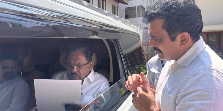 ಸಾರ್ವಜನಿಕ ಸ್ಥಳಗಳಲ್ಲಿ ಕಸ ಎಸೆಯುವವರ ವಿರುದ್ಧ ಕಟ್ಟುನಿಟ್ಟಿನ ಕ್ರಮ ಕೈಗೊಳ್ಳುವಂತೆ ಗೃಹ ಸಚಿವರಿಗೆ ಮನವಿ ಮಾಡಿದ ವಿಧಾನ ಪರಿಷತ್ ಸದಸ್ಯ ಕಿಶೋರ್ ಕುಮಾರ್ ಬೋಟ್ಯಾಡಿ