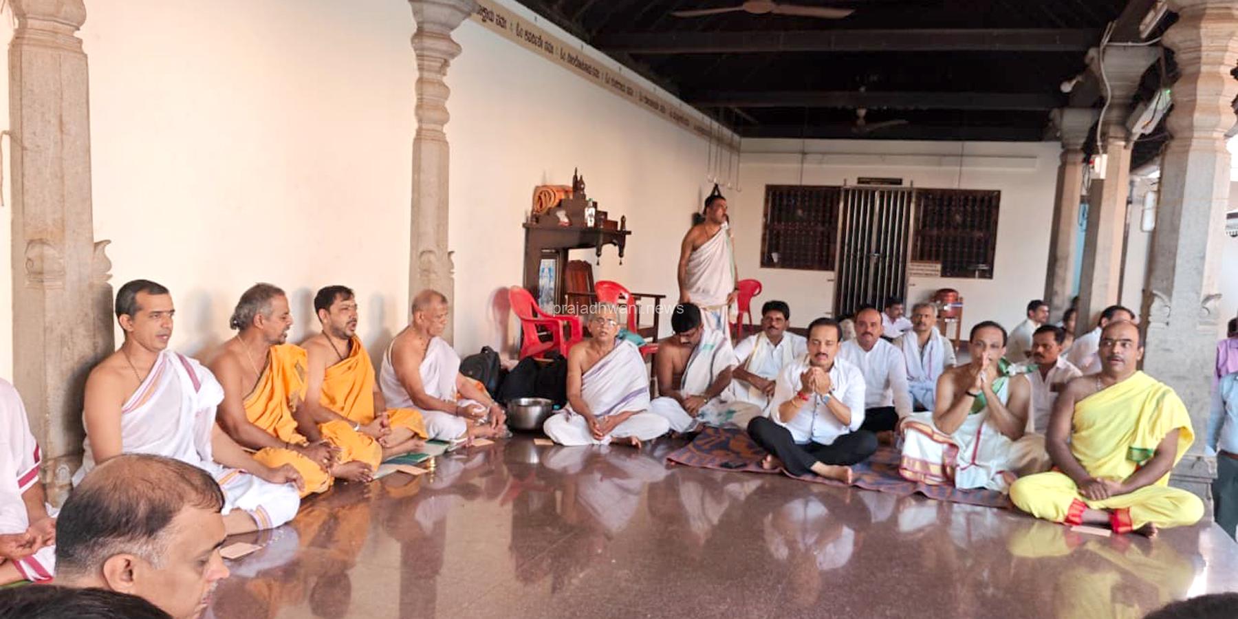 ಪುತ್ತೂರು ಪರಿಸರದಲ್ಲಿ ಹೆಚ್ಚುತ್ತಿರುವ ಅಪಘಾತ ಪ್ರಕರಣಗಳ ಹಿನ್ನೆಲೆಯಲ್ಲಿ ಪರಿಹಾರಕ್ಕಾಗಿ ಹಾಗೂ ಲೋಕಕಲ್ಯಾಣಕ್ಕಾಗಿ ಮೃತ್ಯುಂಜಯ ಸೂಕ್ತ ಜಪ