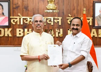 ಕೇರಳಂನ ನೂತನ ಮುಖ್ಯಮಂತ್ರಿಯಾಗಿ ವಿಡಿ ಸತೀಶನ್ ಜೊತೆಗೆ 20 ಮಂದಿ ಸಚಿವರಾಗಿ ಪ್ರಮಾಣವಚನ – ಕಾಂಗ್ರೆಸ್ ಕೈಹಿಡಿದಿದ್ದ ವಿಜಯ್, ಕೇರಳಕ್ಕೆ ಬರಲಿಲ್ಲ ಏಕೆ?