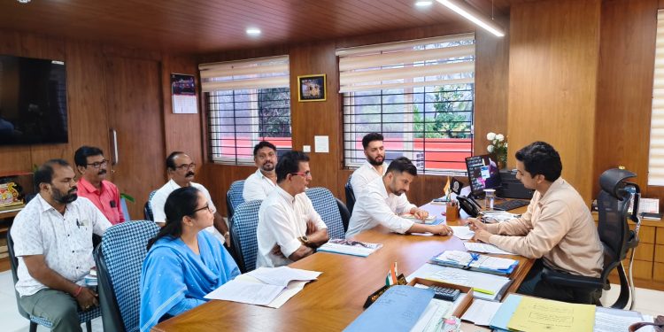 ಕಟ್ ಕನ್ವರ್ಶನ್ ವಿಚಾರ: ಜಿಲ್ಲಾಧಿಕಾರಿಗಳ ಭೇಟಿಗೆ ಶಾಸಕರ ಸೂಚನೆ  ಪುಡಾ, ನಗರಸಭಾ ಅಧಿಕಾರಿಗಳು, ಇಂಜನಿಯರ್‌ಗಳಿಂದ ಜಿಲ್ಲಾಧಿಕಾರಿ ಭೇಟಿ
