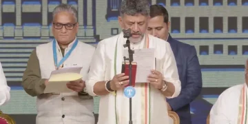 ರಾಜ್ಯದ ನೂತನ ಮುಖ್ಯಮಂತ್ರಿಯಾಗಿ ಪ್ರಮಾಣವಚನ ಸ್ವೀಕರಿಸಿದ ಡಿ ಕೆ ಶಿವಕುಮಾರ್ : ಕೆಪಿಸಿಸಿ ಅಧ್ಯಕ್ಷ ಸ್ಥಾನಕ್ಕೆ ಡಿಕೆಶಿ ರಾಜೀನಾಮೆ!