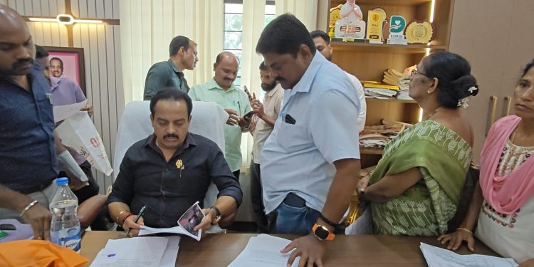 ಬಂಟ್ವಾಳದಲ್ಲಿ ನಡೆದ ಪ್ರತಿಭಟನೆಗೆ ಬಿಜೆಪಿಯವರನ್ನು ಕರೆಯಲಿಲ್ಲ ಮಠಂದೂರು ಬಂದು ಸೇರಿಕೊಂಡದ್ದು- ನಾನು ಅಪ್ಪಟ ಕಾಂಗ್ರೆಸ್ಸಿಗ: ಗಿರಿಧರ್ ನಾಯ್ಕ್