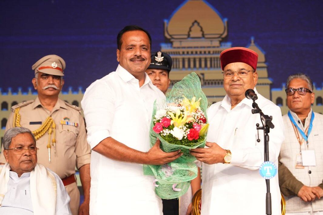 ಸಚಿವರಾಗಿ ಪ್ರಮಾಣವಚನ ಸ್ವೀಕರಿಸಿದ ಯು.ಟಿ. ಖಾದರ್​​