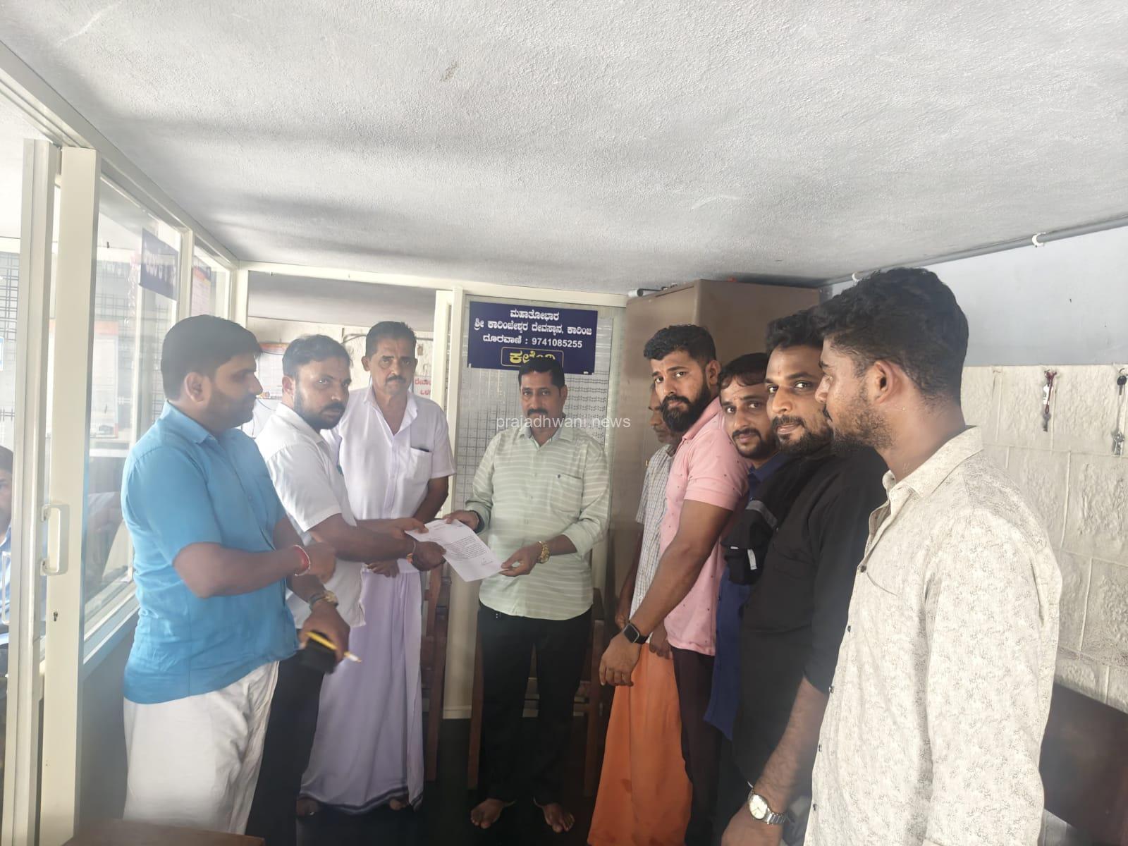 ದನ ಮಾರಟ ಆರೋಪ ಕಾರಿಂಜೇಶ್ವರ ದೇವಸ್ಥಾನದ ವ್ಯವಸ್ಥಾಪನಾ ಸಮತಿಯಿಂದ ಪ್ರಶಾಂತ್ ನಾಯಕ್ ನೆಲ್ಲಿಗುಡ್ಡೆ ಅವರನ್ನು ಕೈಬಿಡಲು ಹಿಂ.ಜಾ.ವೇ.ಆಗ್ರಹ