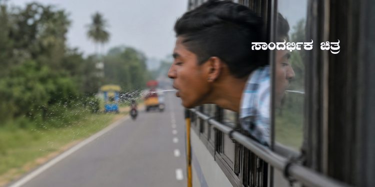 ಬಸ್ ಕಿಟಕಿಯಿಂದ ಗುಟ್ಕಾ ಉಗುಳಲು ತಲೆ ಹೊರಹಾಕಿದ ಯುವಕನಿಗೆ ಲಾರಿ ಡಿಕ್ಕಿ; ತಲೆ ತುಂಡಾಗಿ ದುರ್ಮರಣ