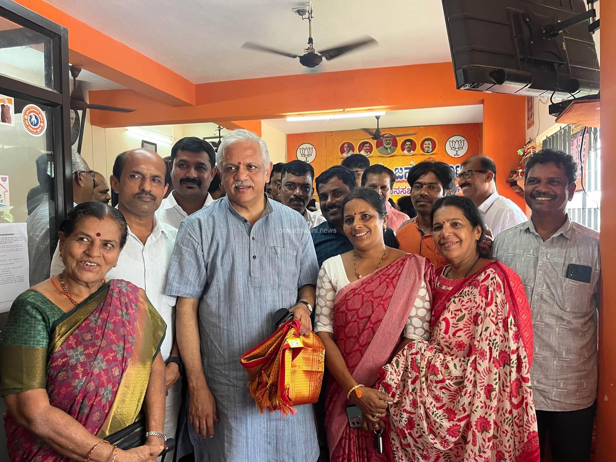 ಪುತ್ತೂರು ಬಿಜೆಪಿ ಕಚೇರಿಗೆ ರಾಷ್ಟ್ರೀಯ ಸಂಘಟನಾ ಕಾರ್ಯದರ್ಶಿ ಬಿ.ಎಲ್. ಸಂತೋಷ್ ಭೇಟಿ ಕಾರ್ಯಕರ್ತರೊಂದಿಗೆ ಸಮಾಲೋಚನೆ