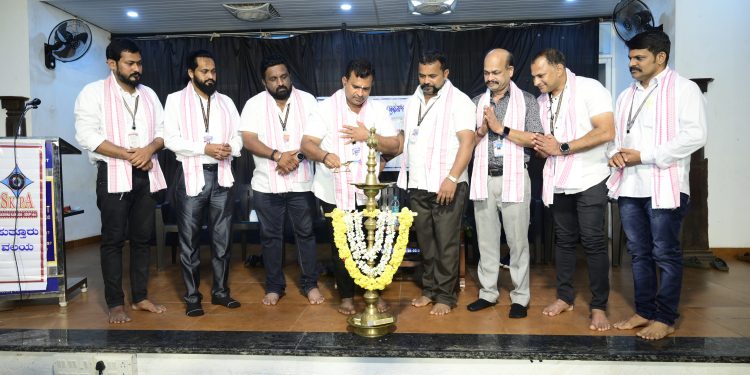ಫೋಟೋಗ್ರಾಫರ್ ಅಸೋಸಿಯೇಷನ್‌ನ ಪುತ್ತೂರು ವಲಯದ ವಾರ್ಷಿಕ ಮಹಾಸಭೆ – ಸಂಘದ ಸದಸ್ಯರಿಗಾಗಿ ಛಾಯಾ ಸಾಂತ್ವನ “ರೂ 5ಲಕ್ಷ ತನಕ ವಿಮಾ ಮೊತ್ತ ನೀಡುವ ಯೋಜನೆ“  ಜಿಲ್ಲಾಧ್ಯಕ್ಷ ನವೀನ್ ರೈ ಪಂಜಳ