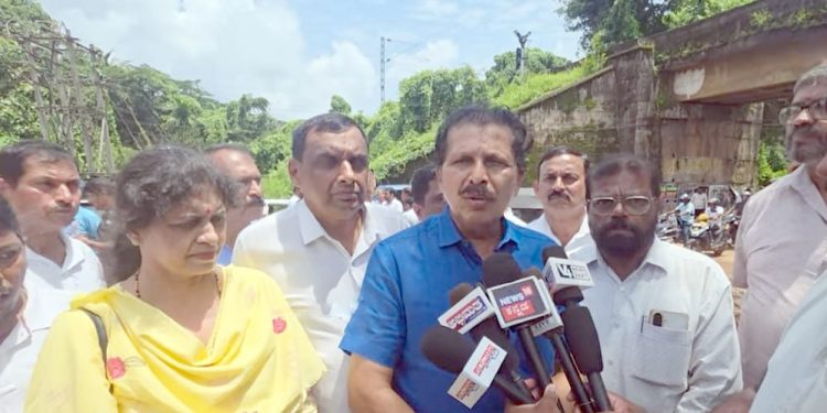 ಪುತ್ತೂರು ಮತ್ತು ಉಪ್ಪಿನಂಗಡಿ ರಸ್ತೆ ನಿಧಾನ ಗತಿ ಕಾಮಗಾರಿ ಬಿಜೆಪಿ ನಿಯೋಗ ಭೇಟಿ ನೀಡಿ ಪರಿಶೀಲನೆ