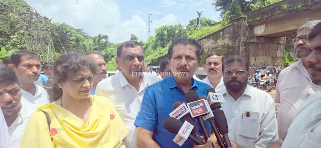 ಪುತ್ತೂರು ಮತ್ತು ಉಪ್ಪಿನಂಗಡಿ ರಸ್ತೆ ನಿಧಾನ ಗತಿ ಕಾಮಗಾರಿ ಬಿಜೆಪಿ ನಿಯೋಗ ಭೇಟಿ ನೀಡಿ ಪರಿಶೀಲನೆ