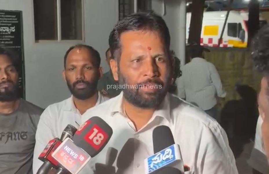 ಬಿಸಿ ರೋಡಿನಲ್ಲಿ ಧಾರುಣವಾಗಿ ಹತ್ಯೆಯಾದ ಲಾವಣ್ಯ ಮೃತದೇಹದ ಅಂತಿಮ ದರ್ಶನ ಪಡೆದು ಕುಟುಂಬದವರಿಗೆ ಸಾಂತ್ವನ ನೀಡಿದ ಅರುಣ್ ಕುಮಾರ್ ಪುತ್ತಿಲ