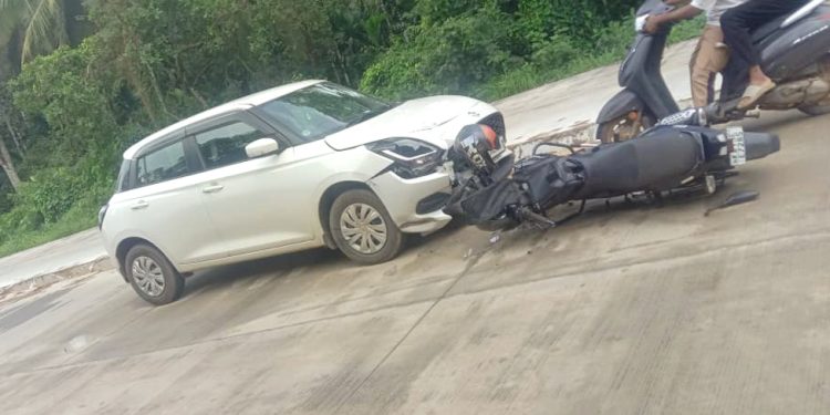 ಪುತ್ತೂರು: ಸೇಡಿಯಾಪು ಟರ್ನ್ ನಲ್ಲಿ  ಬೈಕ್ ಮತ್ತು ಕಾರ್ ಡಿಕ್ಕಿ