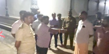 ಪುತ್ತೂರು: ಮಹಾಲಿಂಗೇಶ್ವರ ದೇವಸ್ಥಾನದ ರಾಜಾಂಗಣದ ಮೂಲಕ ಅನುಮತಿ ಇಲ್ಲದೆ ಅನ್ಯಮತೀಯರ ಕಟ್ಟಡಕ್ಕೆ ಮಣ್ಣು ಸಾಗಾಟ – ಭಕ್ತರಿಂದ ತೀವ್ರ ವಿರೋಧ!