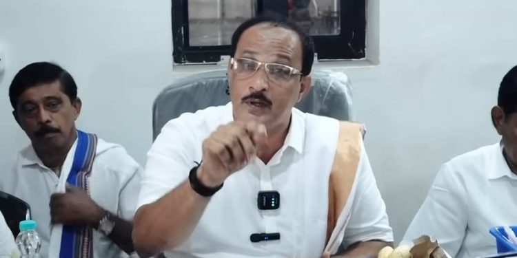 ಪುತ್ತೂರು: ಮಹಾಲಿಂಗೇಶ್ವರ ದೇವಸ್ಥಾನದ ರಸ್ತೆ ಹೊರತು ಸಾರ್ವಜನಿಕ ರಸ್ತೆ ಅಲ್ಲ – ಈಶ್ವರ ಭಟ್