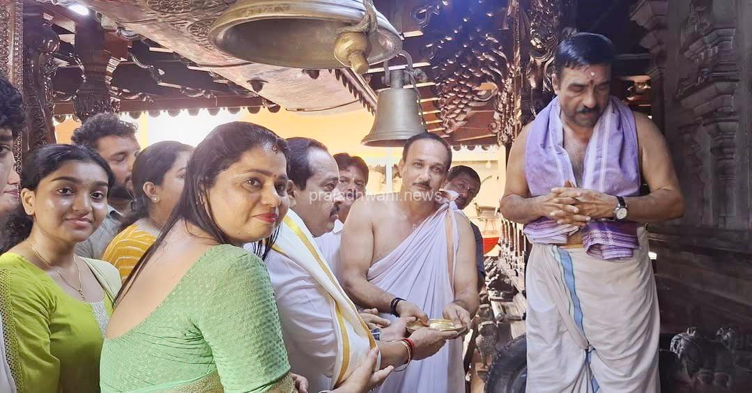 ಪುತ್ತೂರಿನ ಶಾಸಕರಾದ ಶ್ರೀ ಅಶೋಕ್ ಕುಮಾರ್ ರೈ ಹಾಗೂ ಕುಟುಂಬದವರು ಸ್ವರ್ಣ ಮುಖ ಕವಚ ನಿರ್ಮಾಣದ ಪವಿತ್ರ ಕಾರ್ಯಕ್ಕೆ 100 ಗ್ರಾಂ ಚಿನ್ನ ಸಮರ್ಪಣೆ