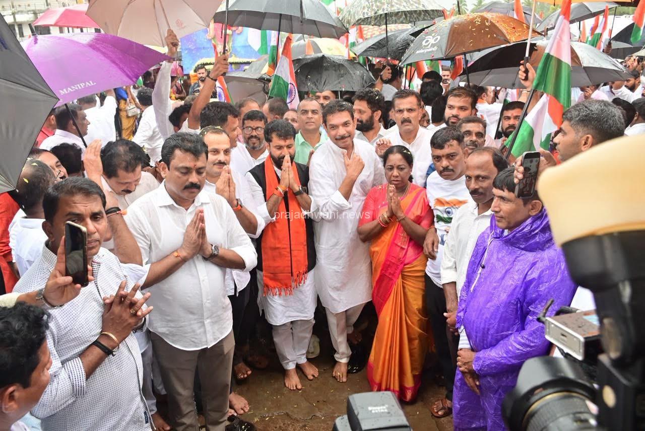 ಪುತ್ತೂರಿನಲ್ಲಿ ರಾಜ್ಯದ ಪ್ರಥಮ ಬೃಹತ್ ತಿರಂಗ ಯಾತ್ರೆ -ನಗರದೆಲ್ಲೆಡೆ ತ್ರಿವರ್ಣ ಧ್ವಜಗಳ ಹಾರಾಟ