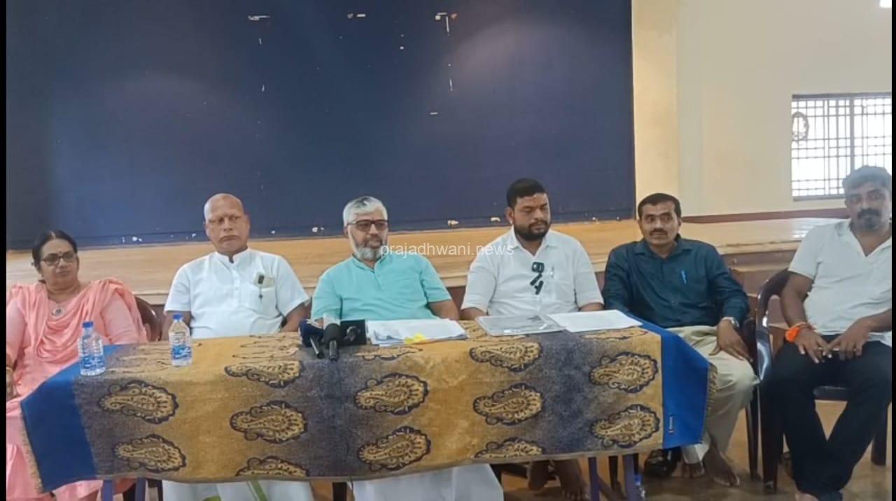 ಪುತ್ತೂರು ಮಹತೋಭಾರ ಮಹಾಲಿಂಗೇಶ್ವರ ದೇವಸ್ಥಾನದಲ್ಲಿ ದೇವರಿಗೆ ವಿರುದ್ಧವಾದ ವ್ಯವಸ್ಥೆಗಳು ನಡೆದಿದೆ- ಕೂಡಲೇ ಭಕ್ತರ ಸಭೆ ನಡೆಸಬೇಕು ಎಂದು ಮಹಾಲಿಂಗೇಶ್ವರ ದೇವಸ್ಥಾನ ಸಂರಕ್ಷಣಾ ಸಮಿತಿ ಆಗ್ರಹಿಸಿದೆ