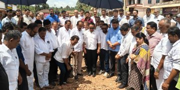 ಪುತ್ತೂರು : ಬೊಳುವಾರು ಸರ್ಕಲ್ ಹಾಗೂ ಬಸ್ ತಂಗುದಾಣಕ್ಕೆ ಶಿಲಾನ್ಯಾಸ – ಅಭಿವೃದ್ಧಿ ವಿಚಾರದಲ್ಲಿ ಯಾವುದೇ ರಾಜಿ ಇಲ್ಲ :ಅಶೋಕ್ ರೈ